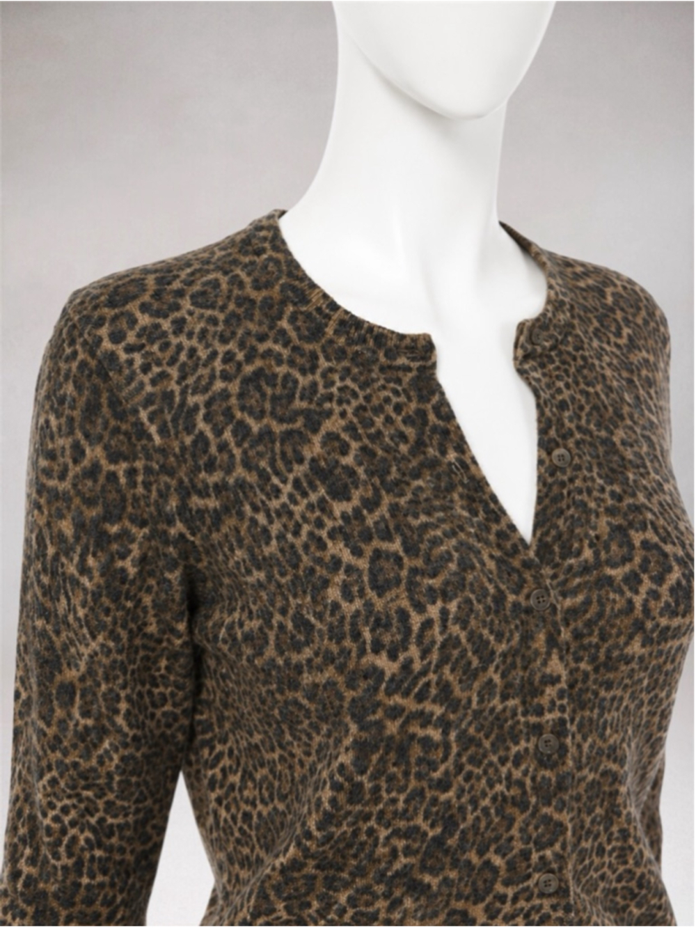 GAP Women’s Leopard Print Button-Front Cardigan Sweater – Size Small T - Picture 7 of 12